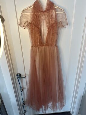 Emilia Wickstead size 4 Elegant Peach Evening Gown, MINOR BLEMISHES ON BACK